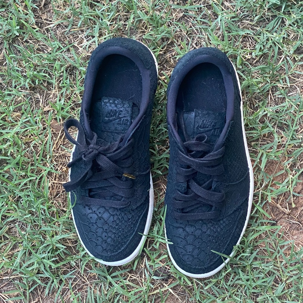 Nike Air Jordan Black Python Lace-up Sneakers Size 7
